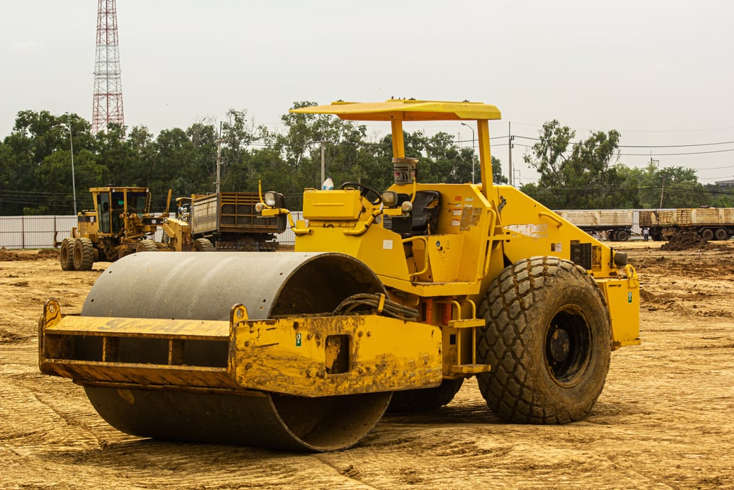 Heavy vibration roller compactor